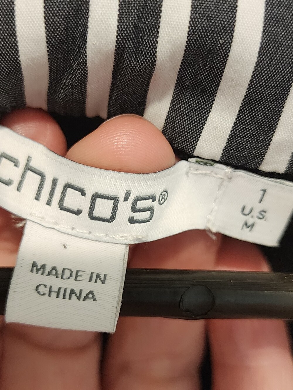 CHICOS BUILT-IN SHIRT KNIT SWEATER CHICOS SIZE 1 US Medium Black & White EUC - Picture 8 of 9